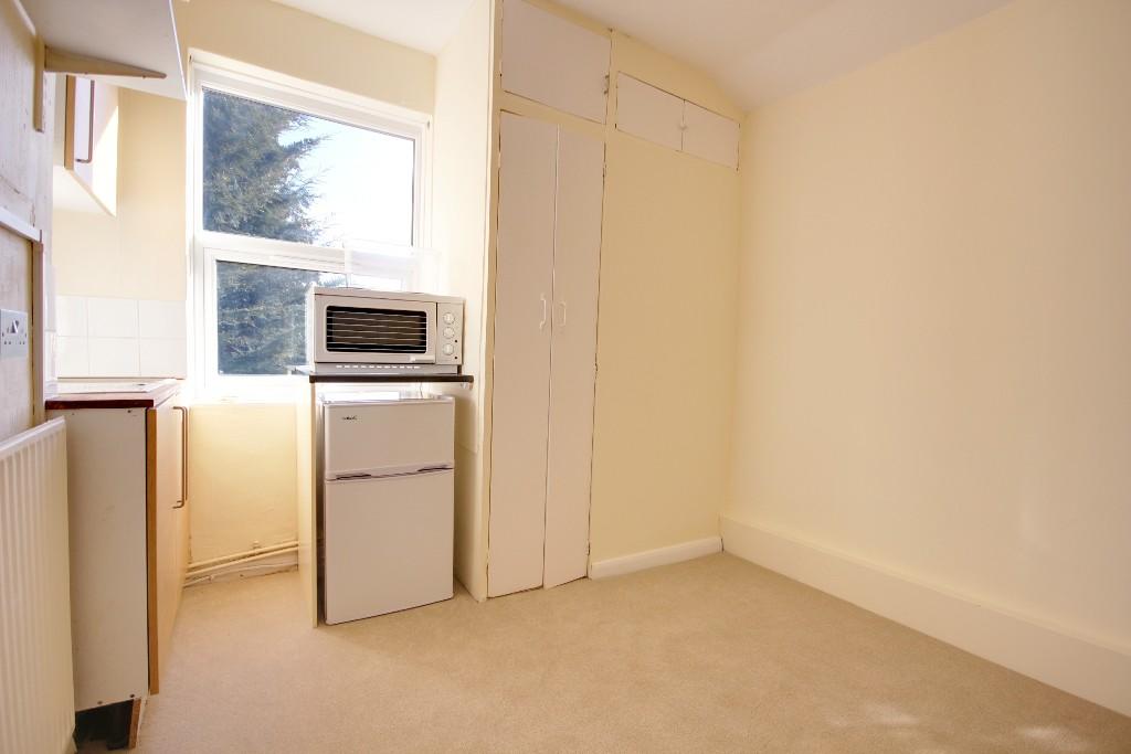 31, BROWNING ROAD, Enfield photo 4