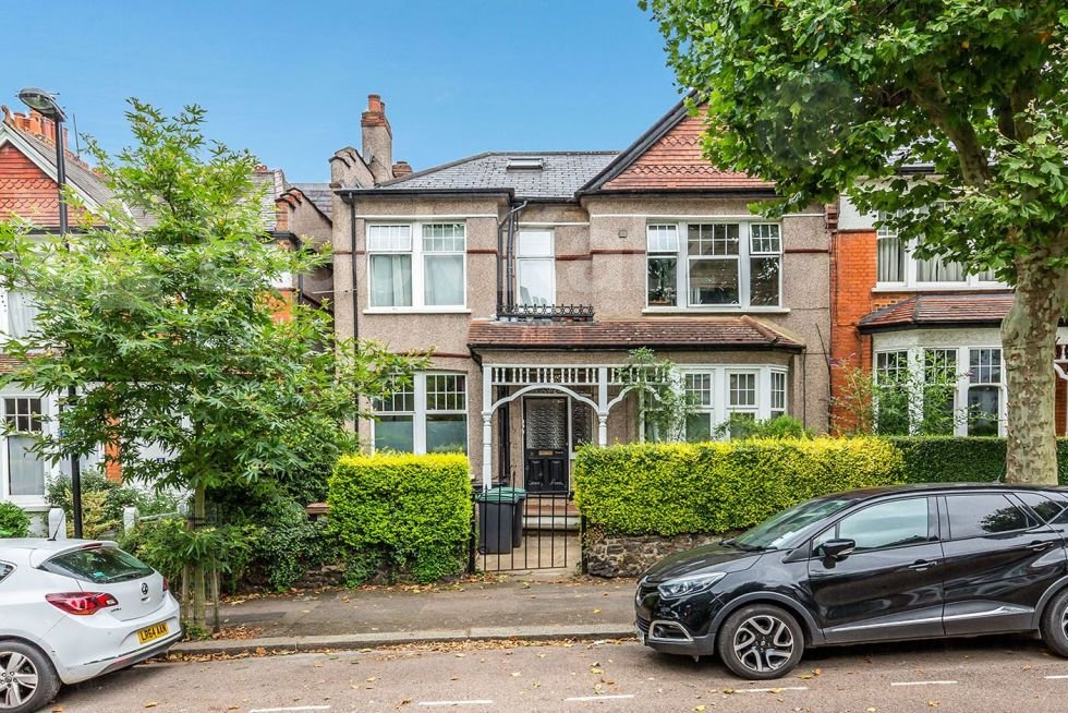 Firs Avenue, London photo 2