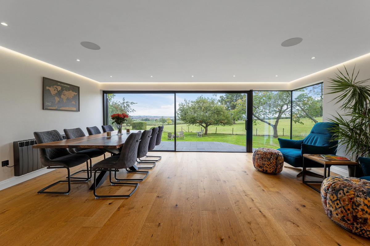 5 bedroom detached house for sale 0