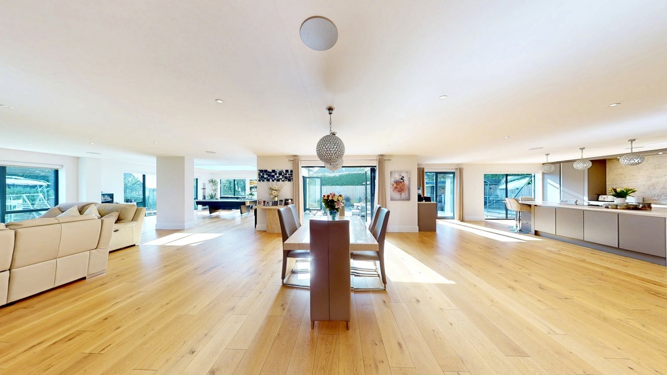 5 bedroom detached house for sale 0