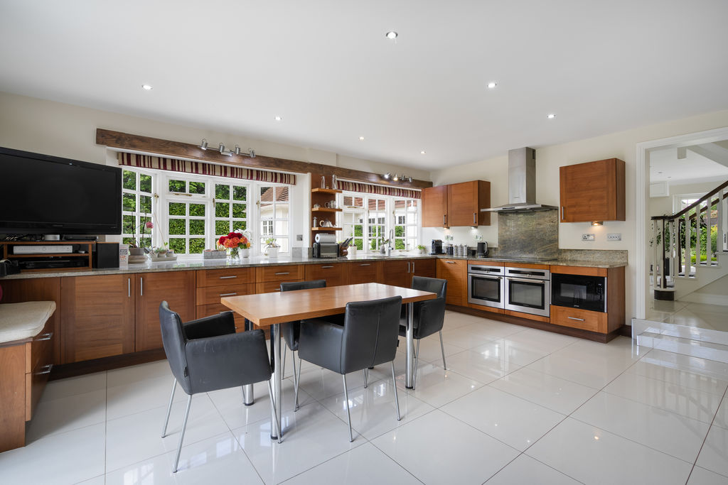 4 bedroom detached house for sale 0