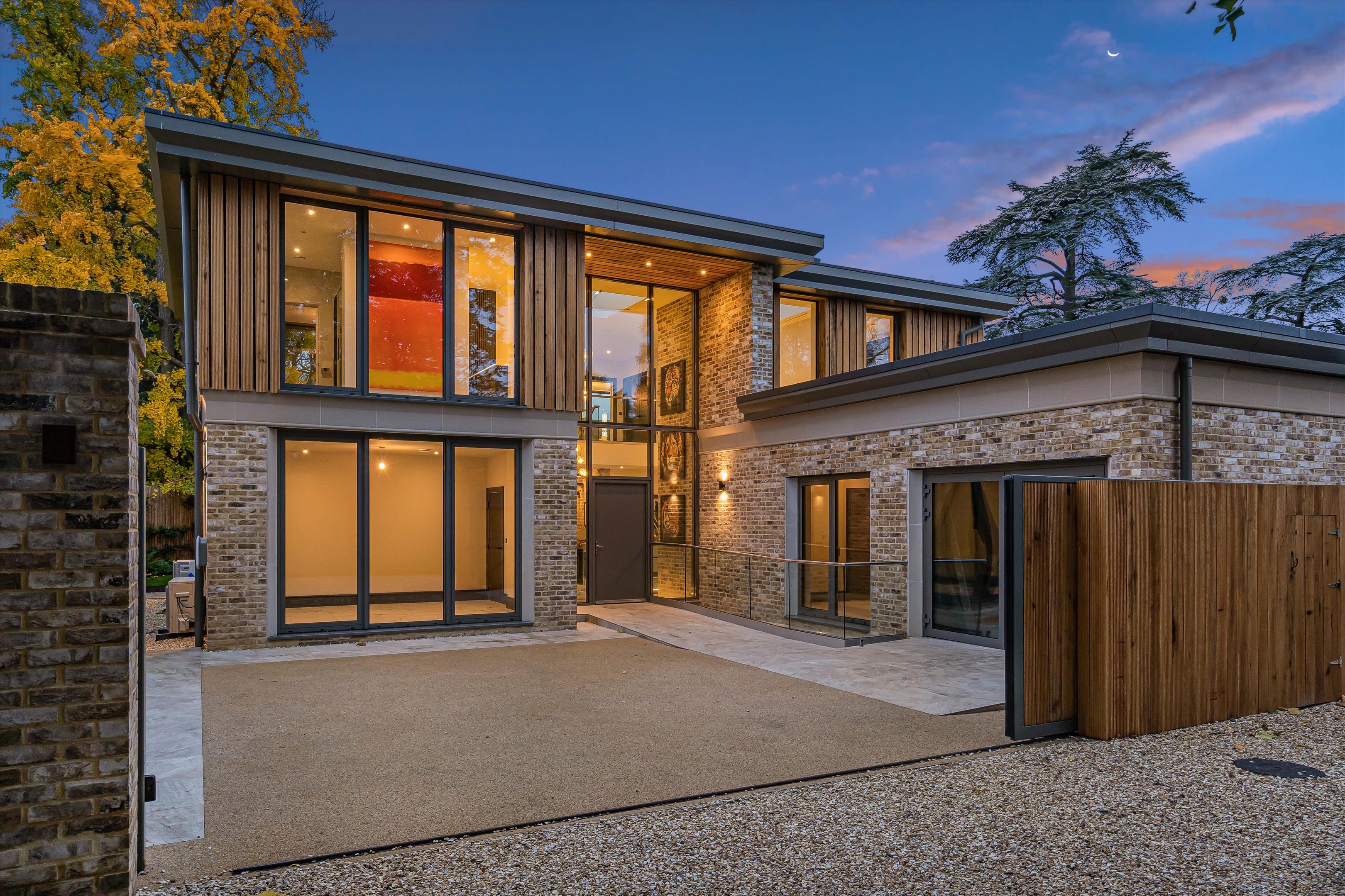 5 bedroom detached house for sale 0