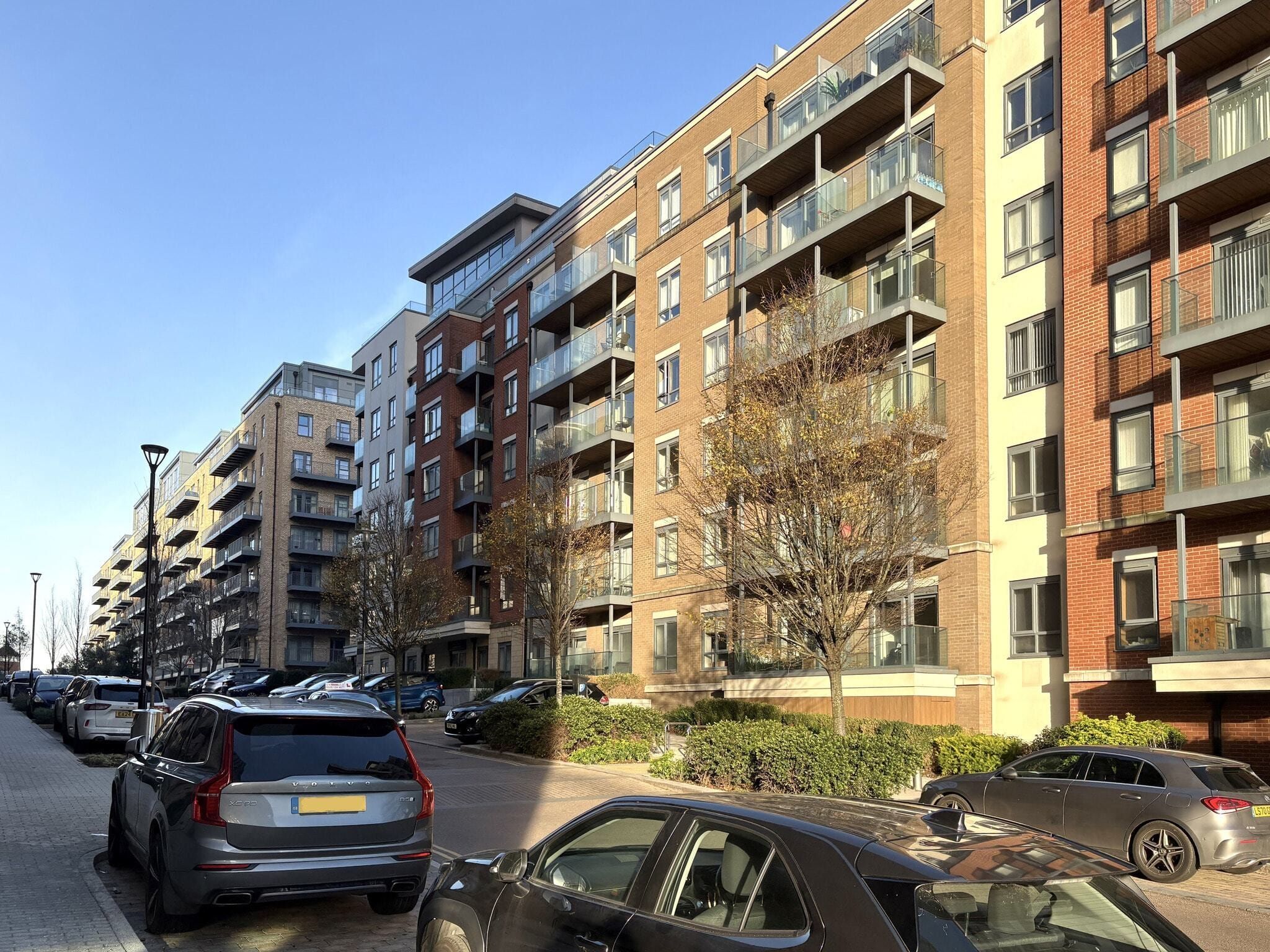 Flat 48, Empire House, London photo 3