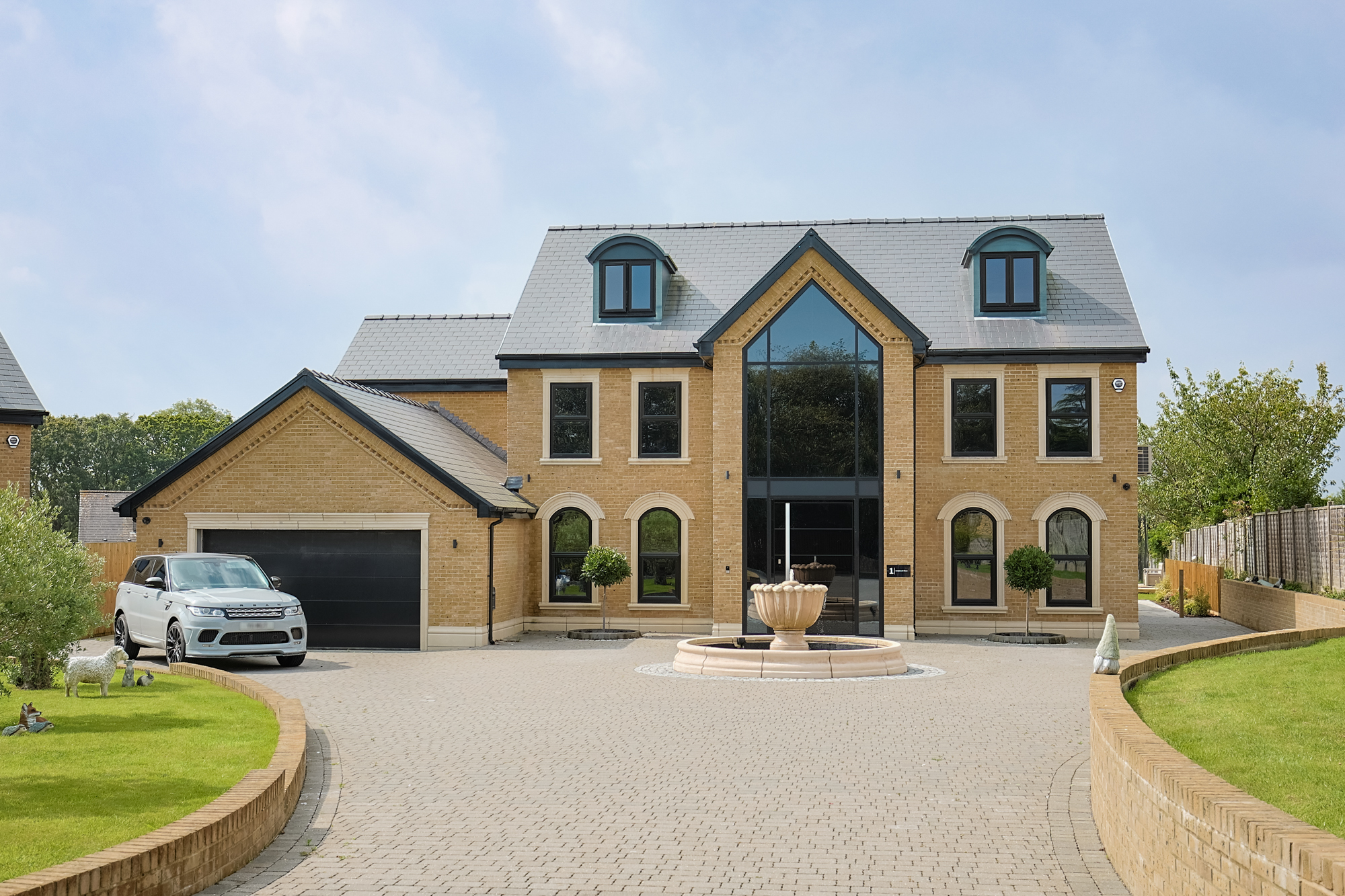 5 bedroom detached house for sale 0