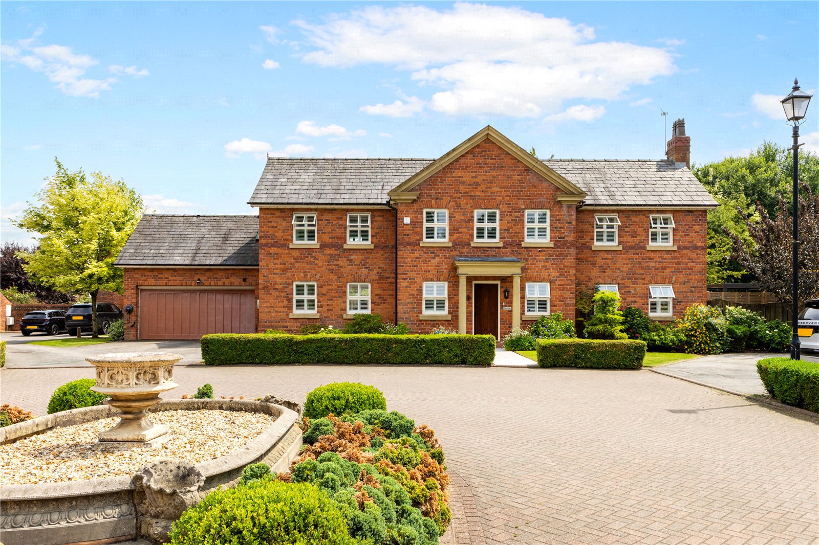 5 bedroom detached house for sale 0