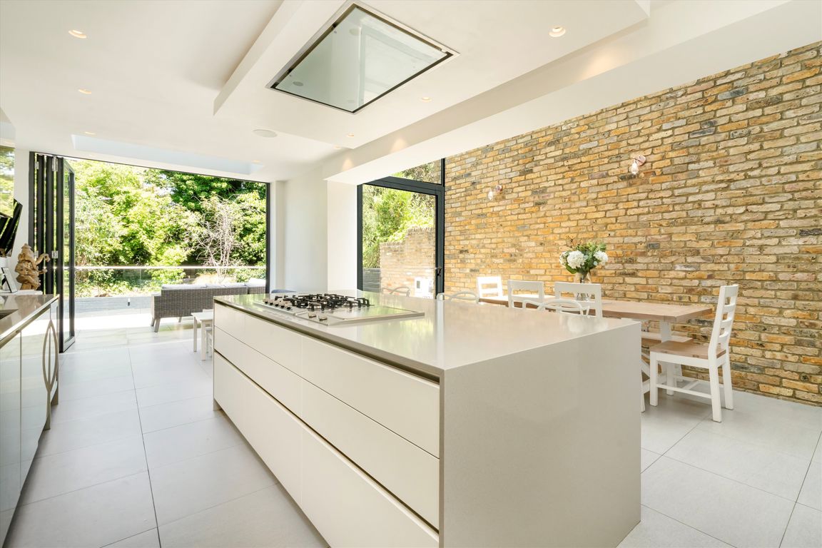 5 bedroom semi-detached house for sale 0