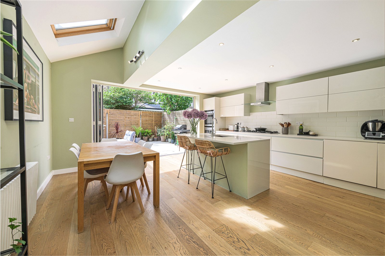 3 bedroom flat for sale