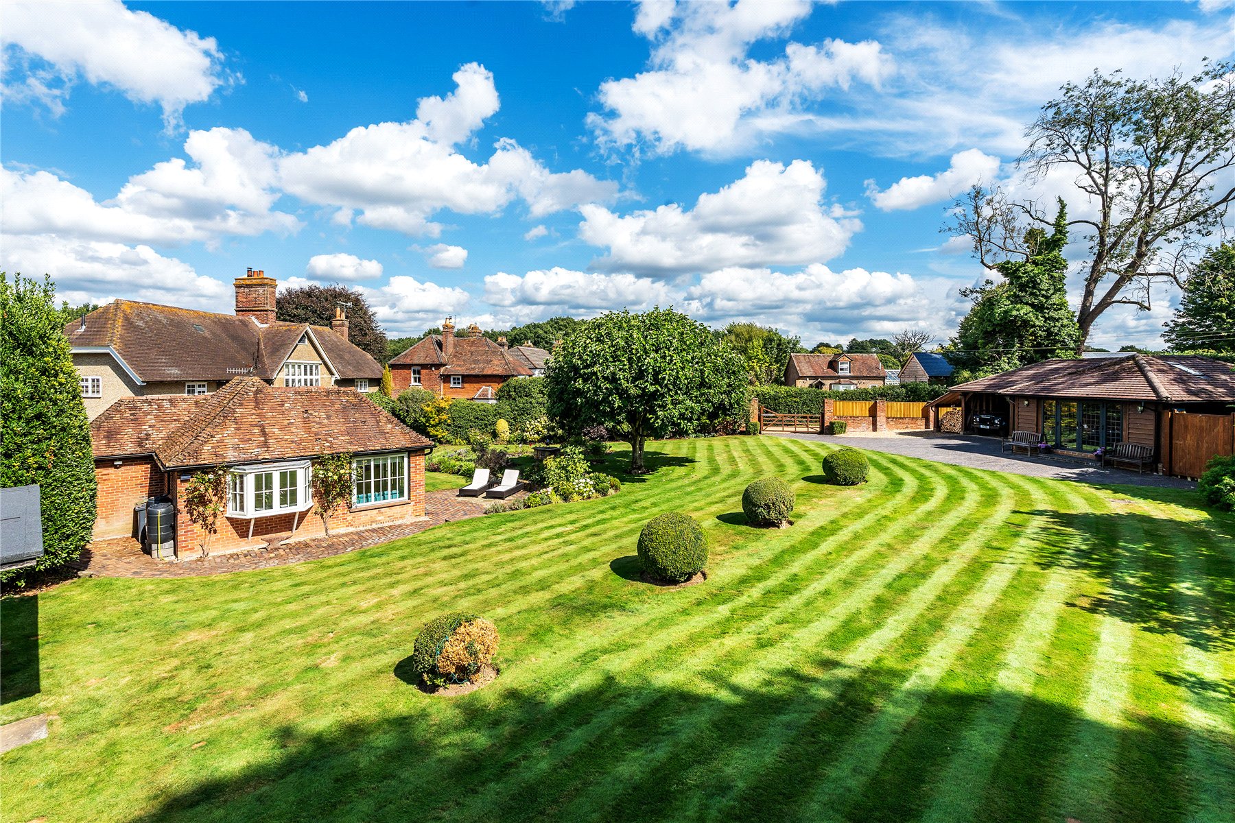 5 bedroom detached house for sale 0