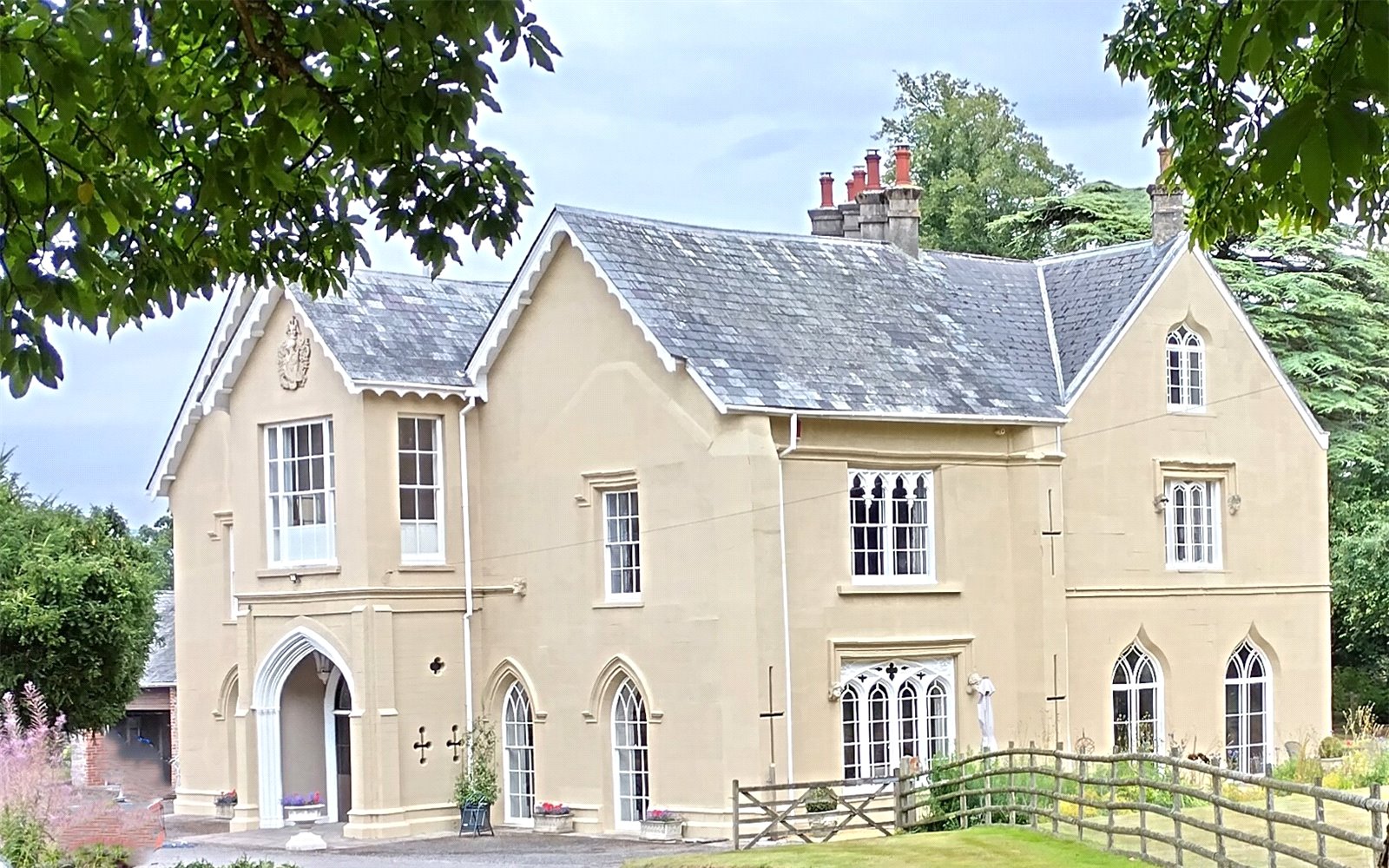 6 bedroom detached house for sale 0