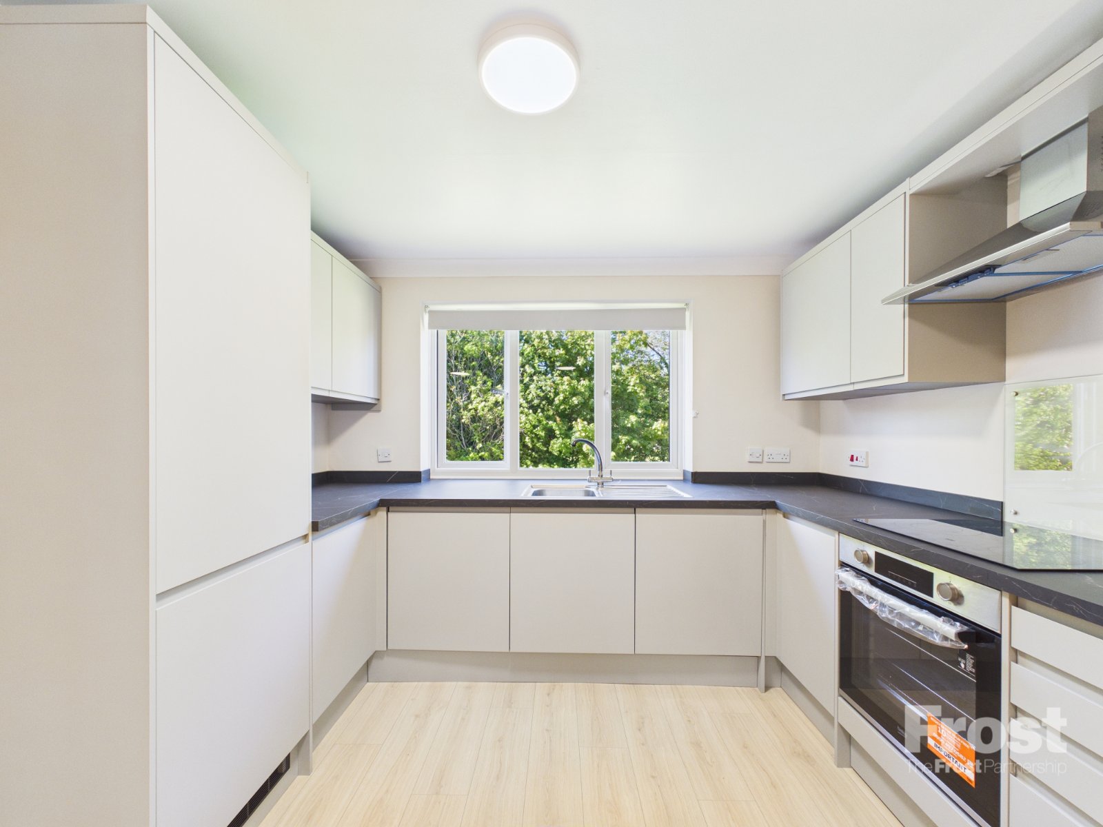 2-bed flat on 40, Lowestoft Drive, Berkshire, £1,400/mo