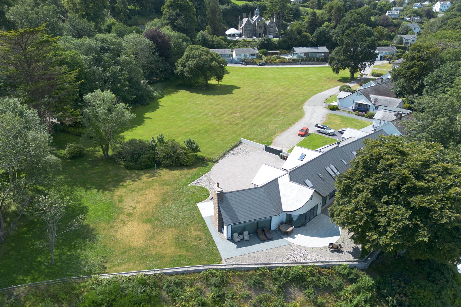 6 bedroom detached house for sale 0