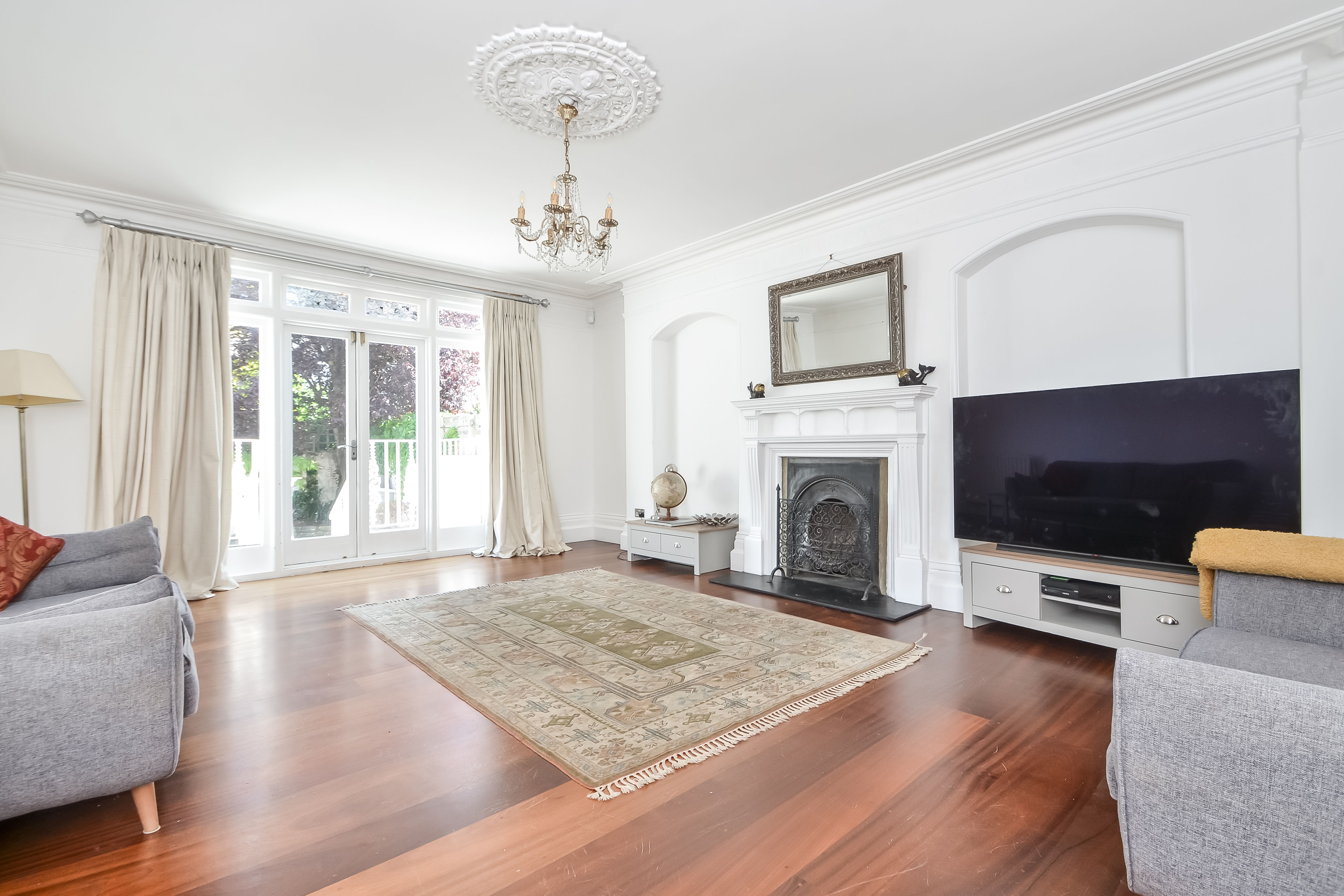 6 bedroom town house for sale 0