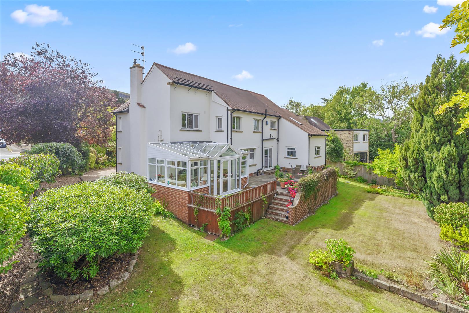 6 bedroom detached house for sale 0