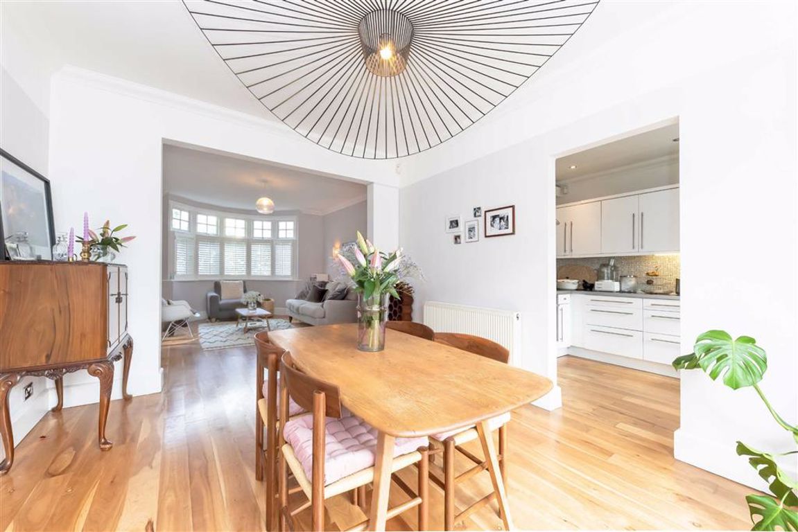 3 bedroom semi-detached in LONDON