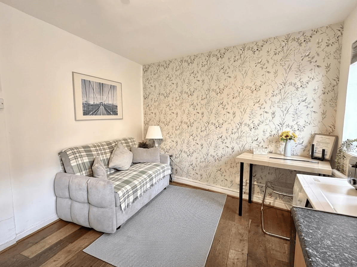 Flat 3, 142, Oxford street, London photo 2