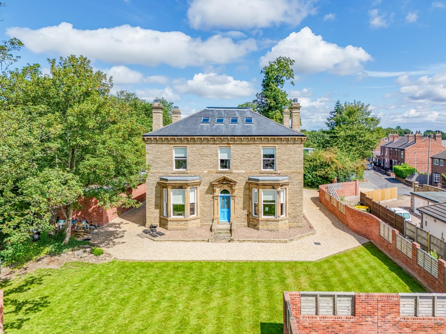 4 bedroom detached house for sale 0