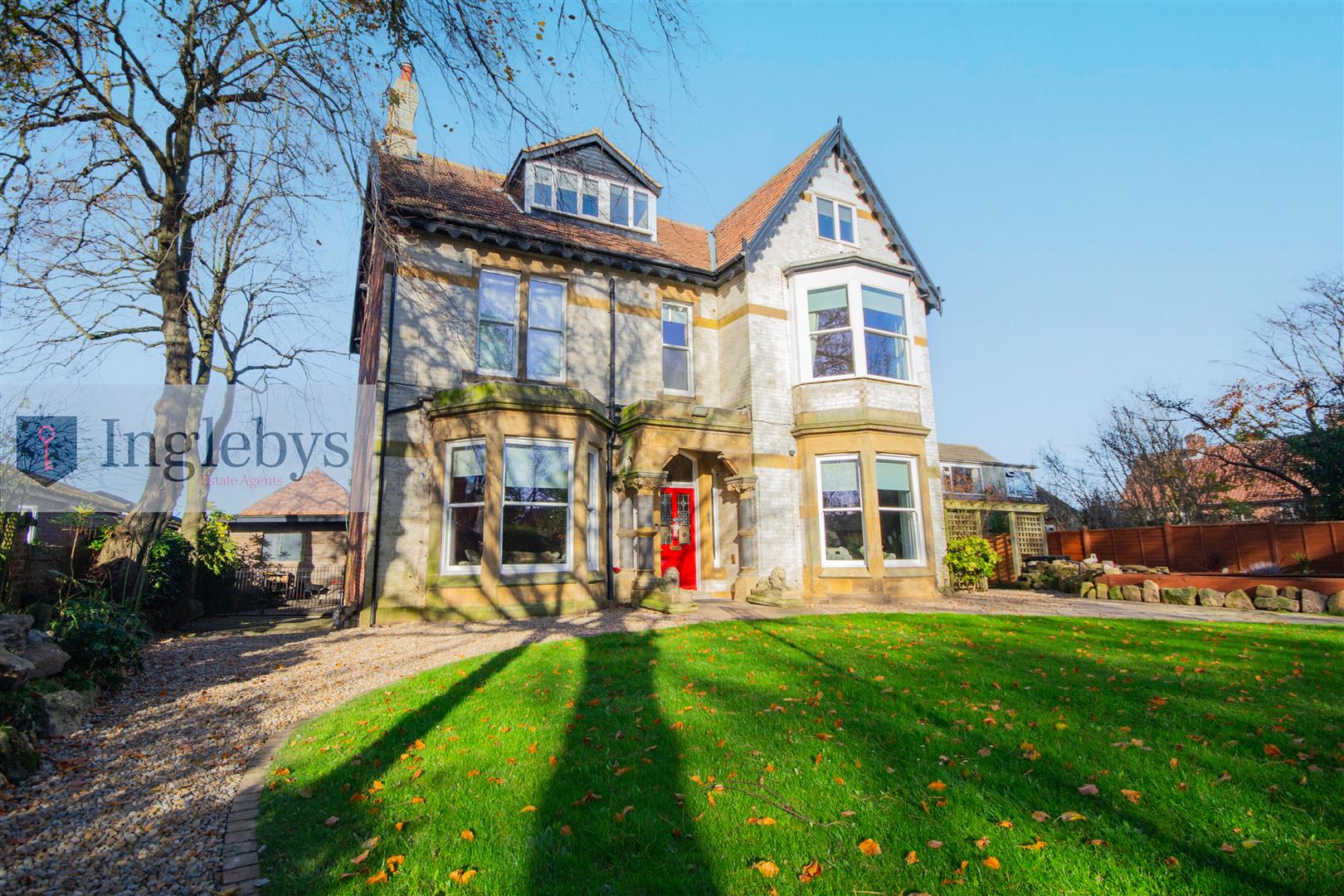 6 bedroom detached house for sale 0