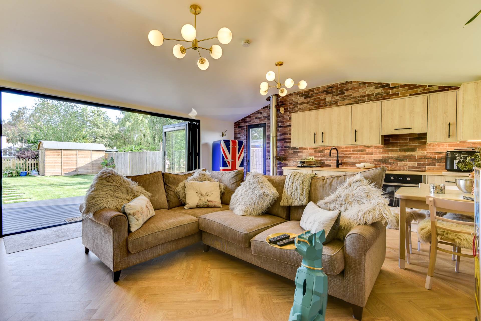 1-bed caravan on Rushfold, Wheatsheaf Road, Henfield, £2,968/mo