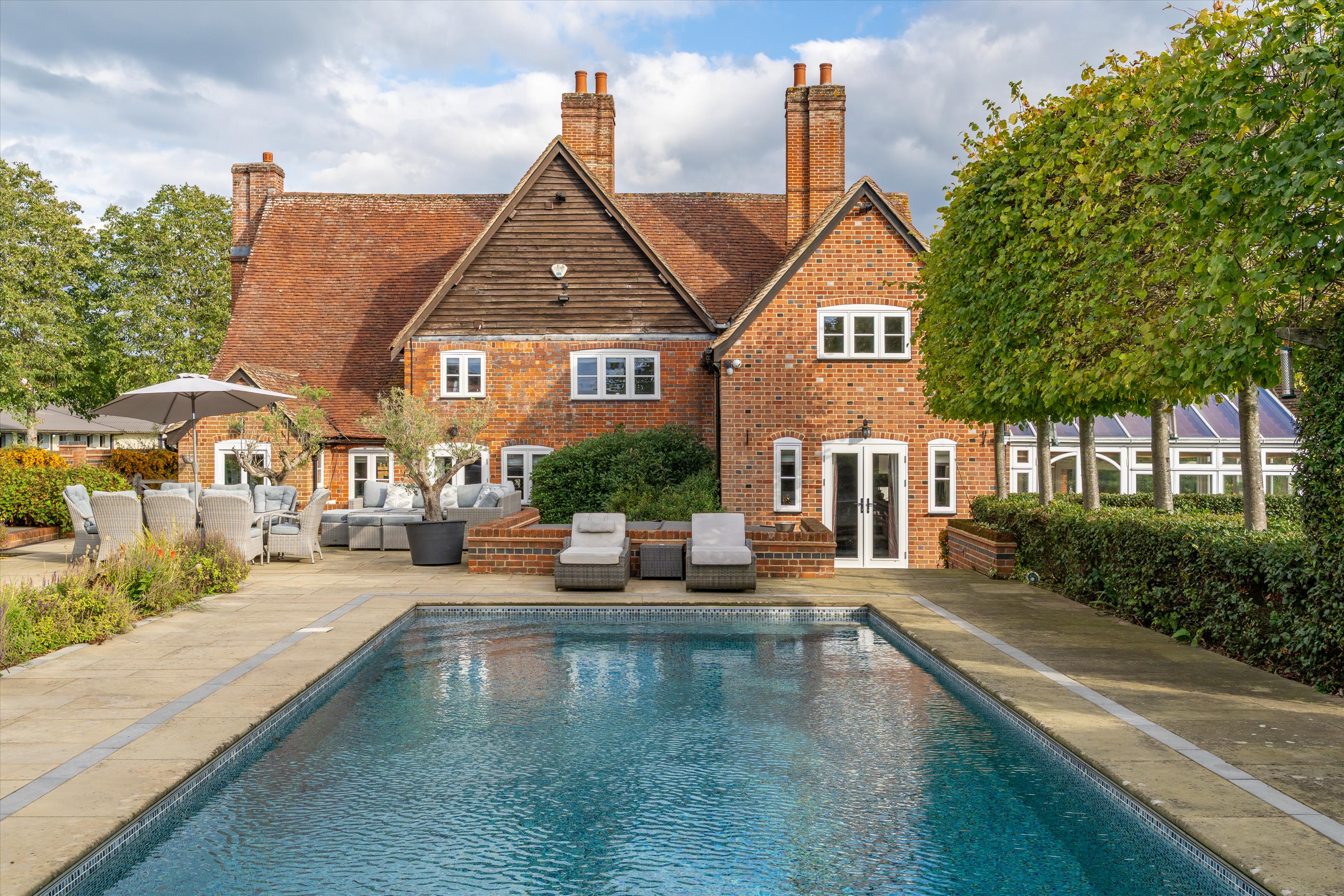 4 bedroom detached house for sale 0