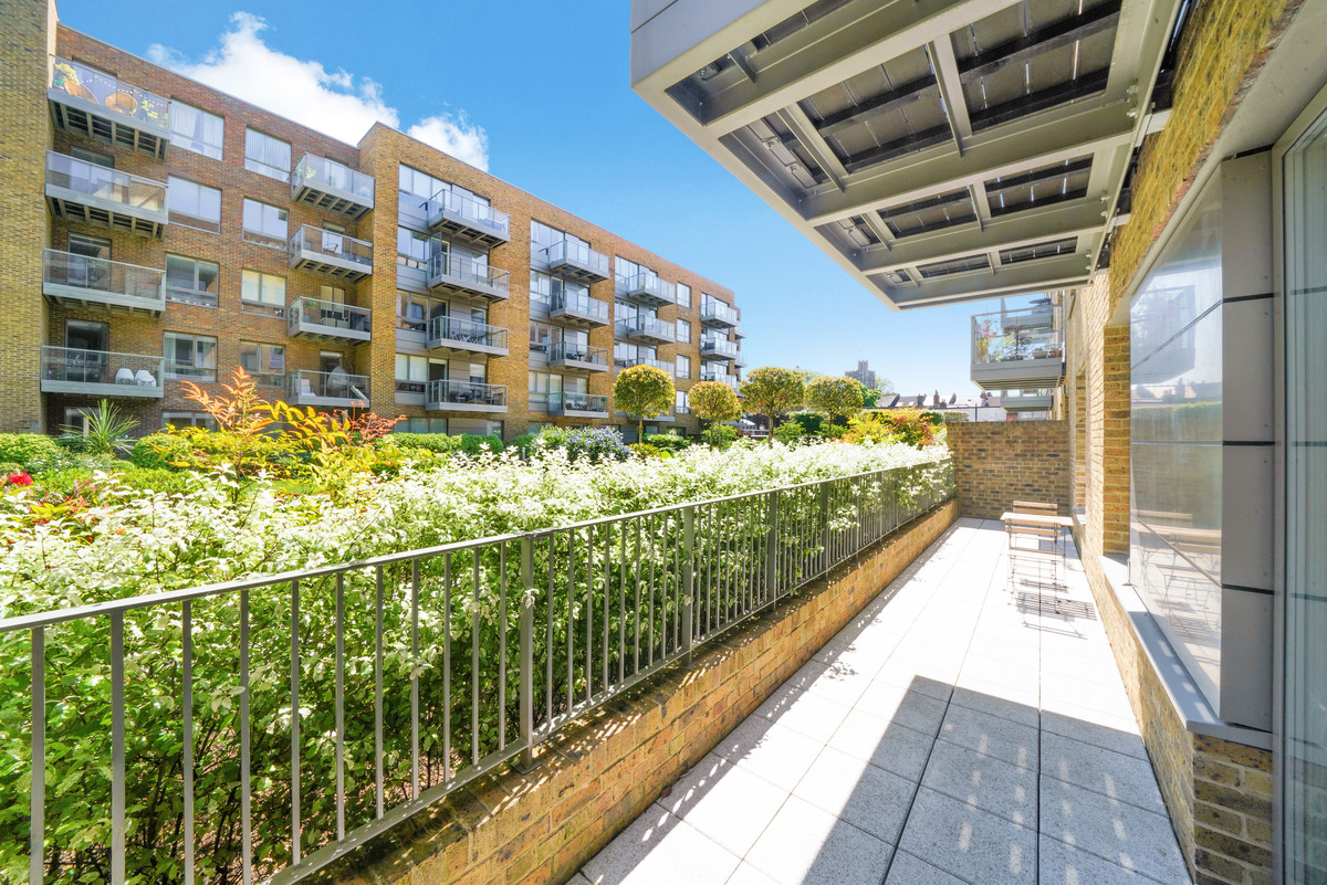 2-bed flat on Flat Flat 6, Basset Court, High Street, London, £650,000