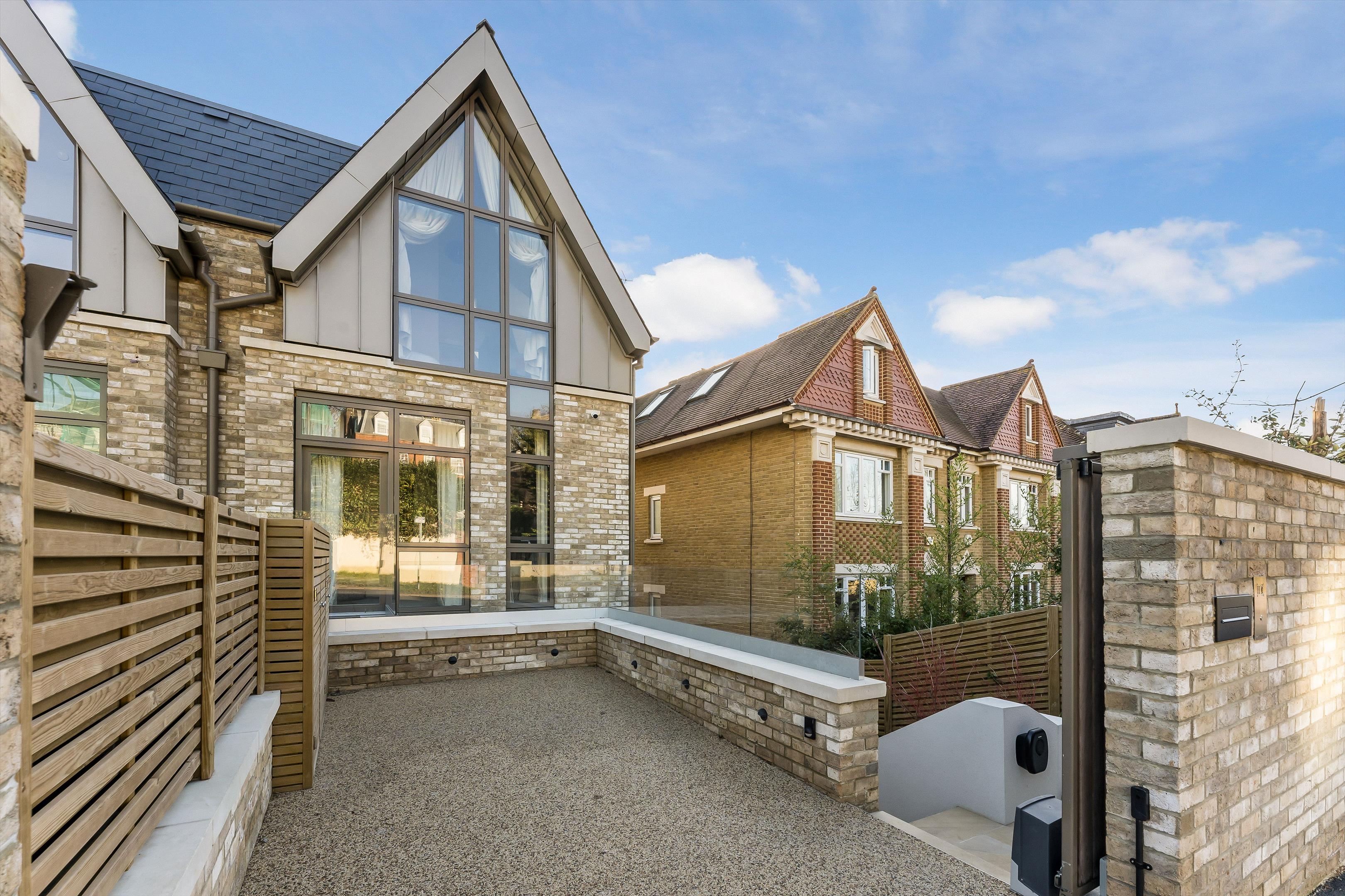 9 bedroom detached house for sale in Sidcup