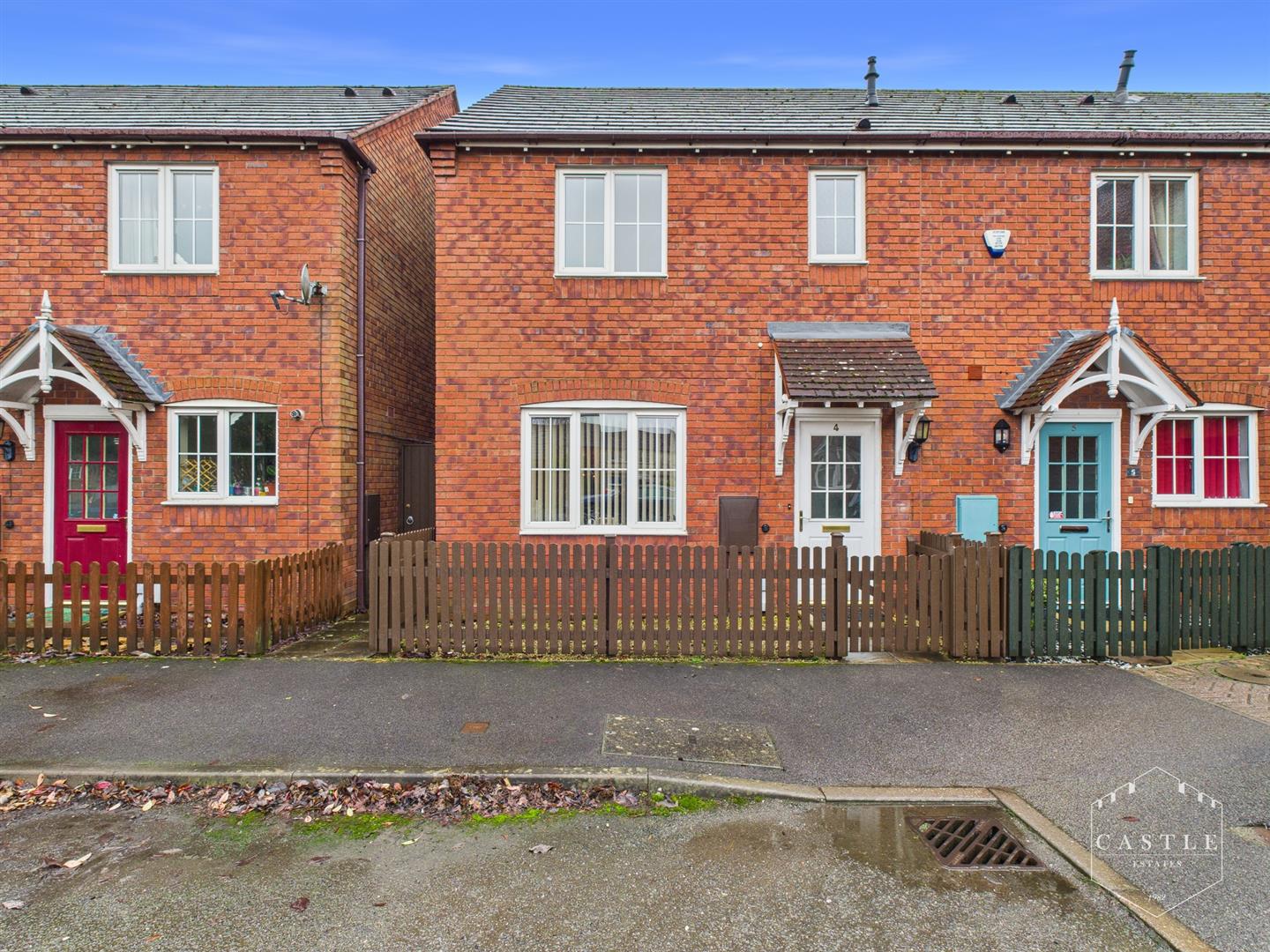 3-bed house on 50% share, 4, Merryhurst Place, Hinckley, £105,000