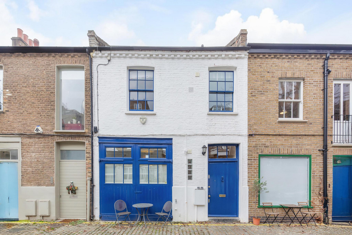 4 bedroom terraced house for sale in London