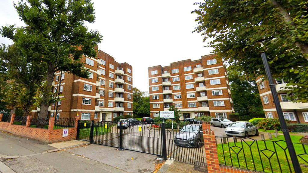 Flat 199, Gunnersbury Court, Bollo Lane, London photo 2