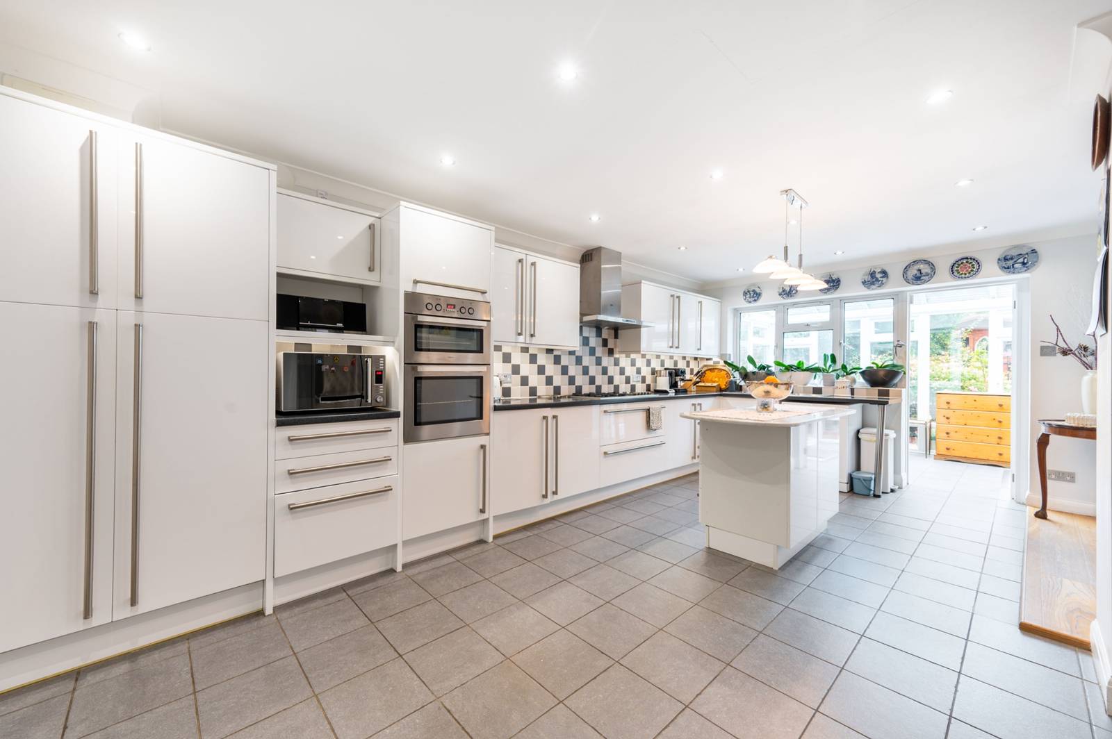 4 bedroom semi-detached house for sale 0