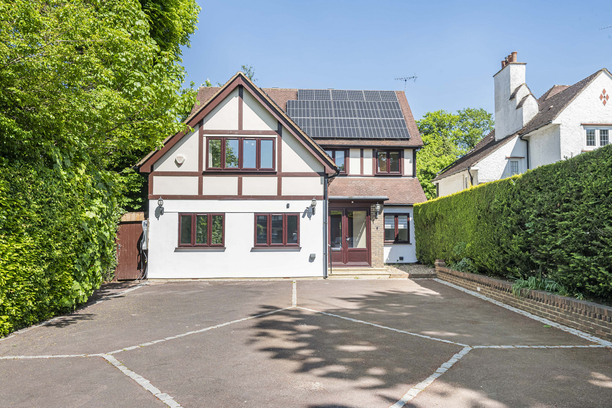 5 bedroom detached house for sale 0