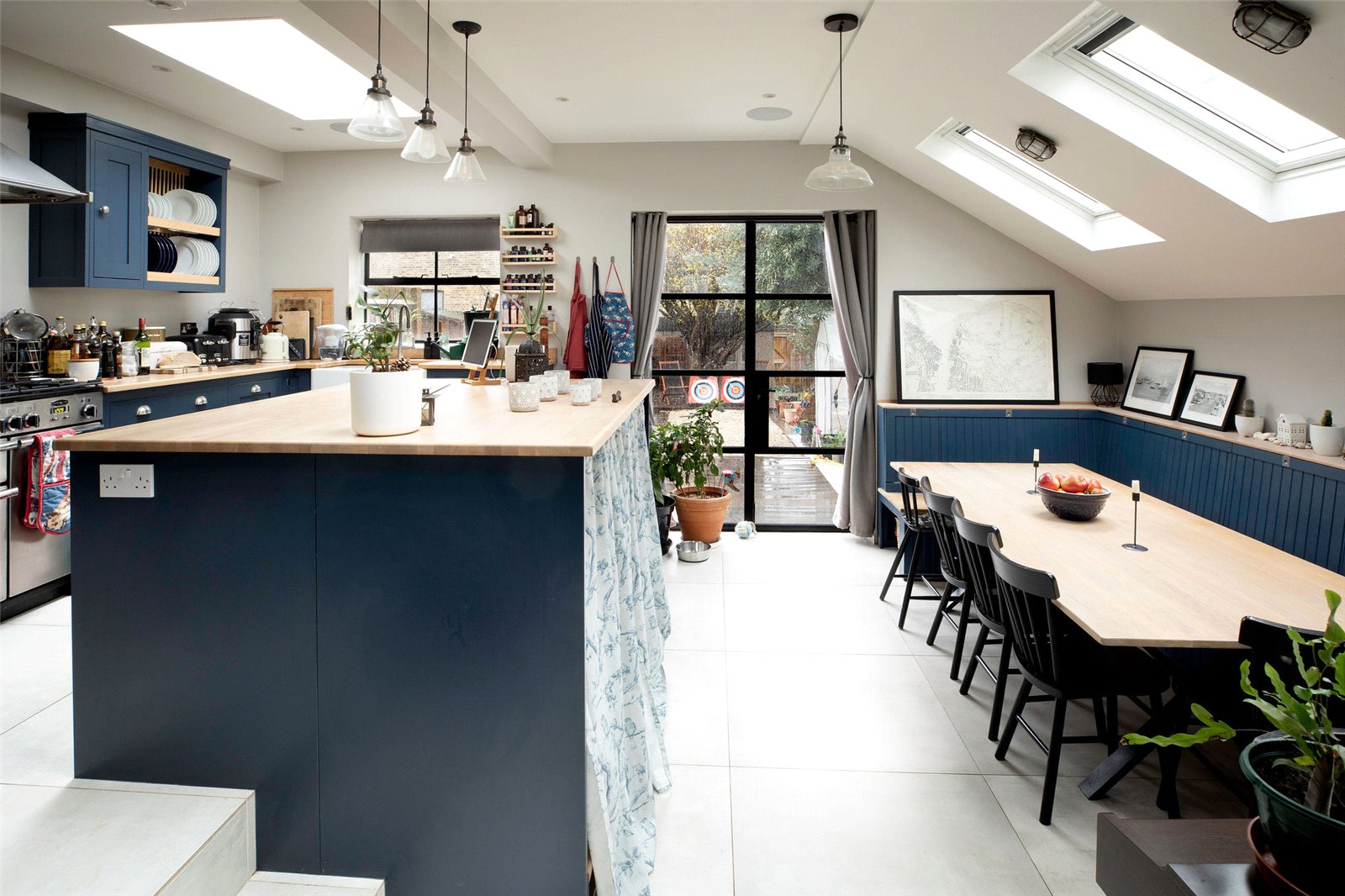 3 bedroom flat for sale in London