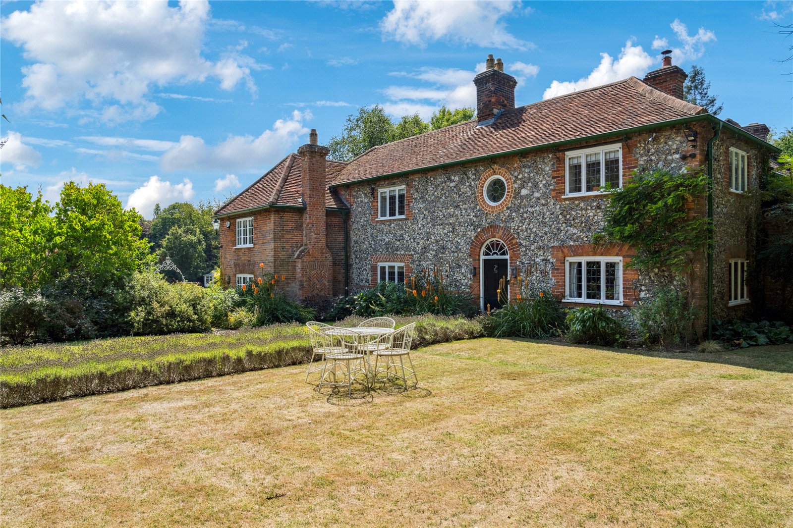 6 bedroom detached house for sale 0