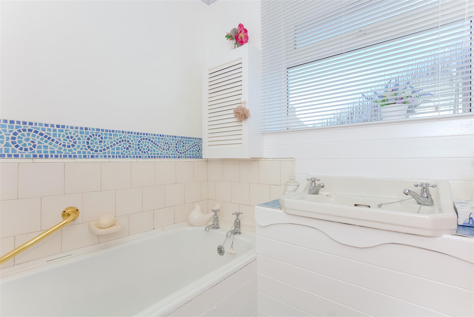 Free property report 52 St Andrews Crescent, Windsor, SL4 4EL Chimnie