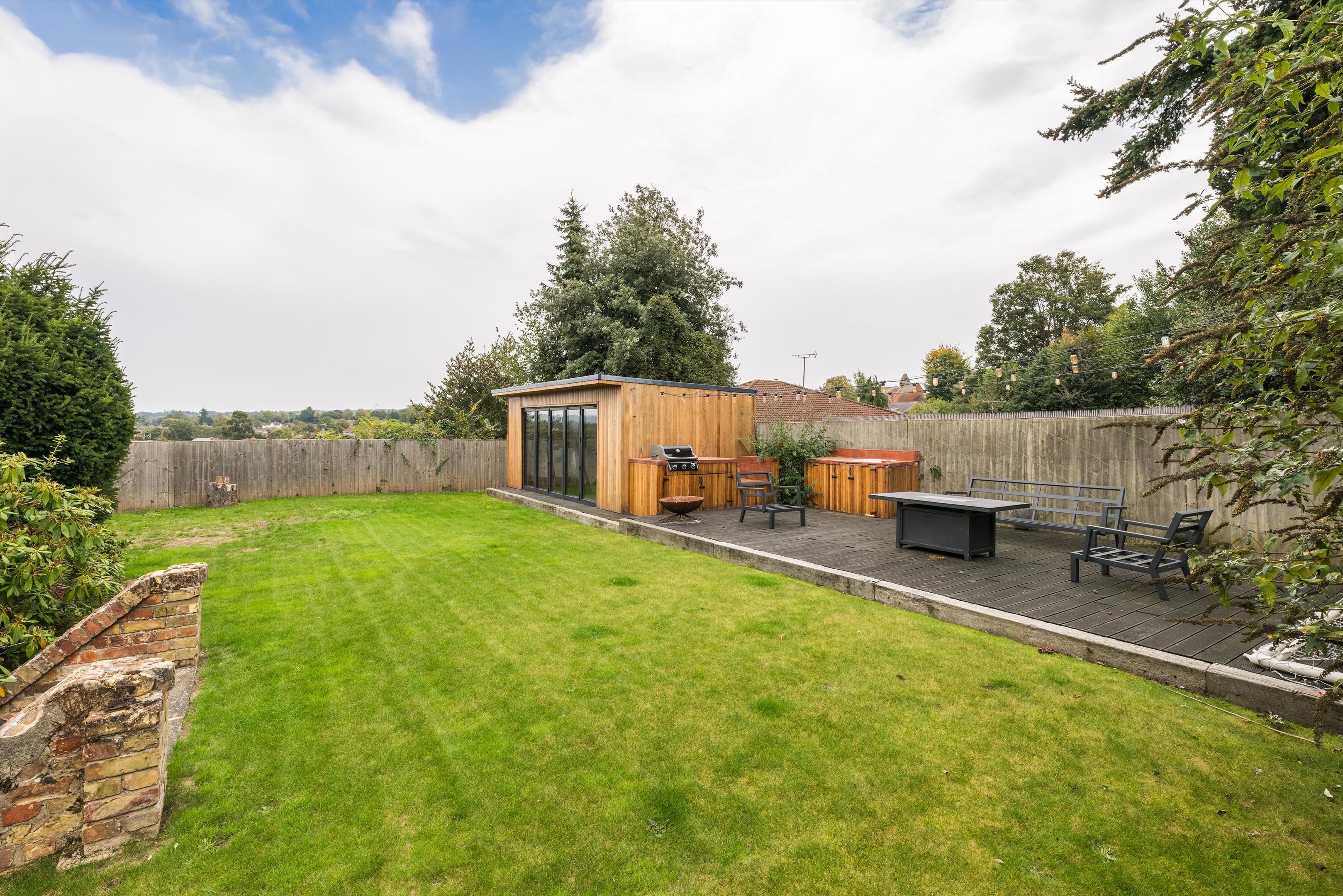 5 bedroom detached house for sale 0