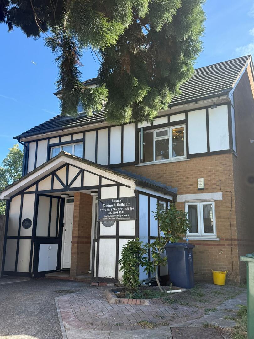 40, Heton Gardens, London photo 2
