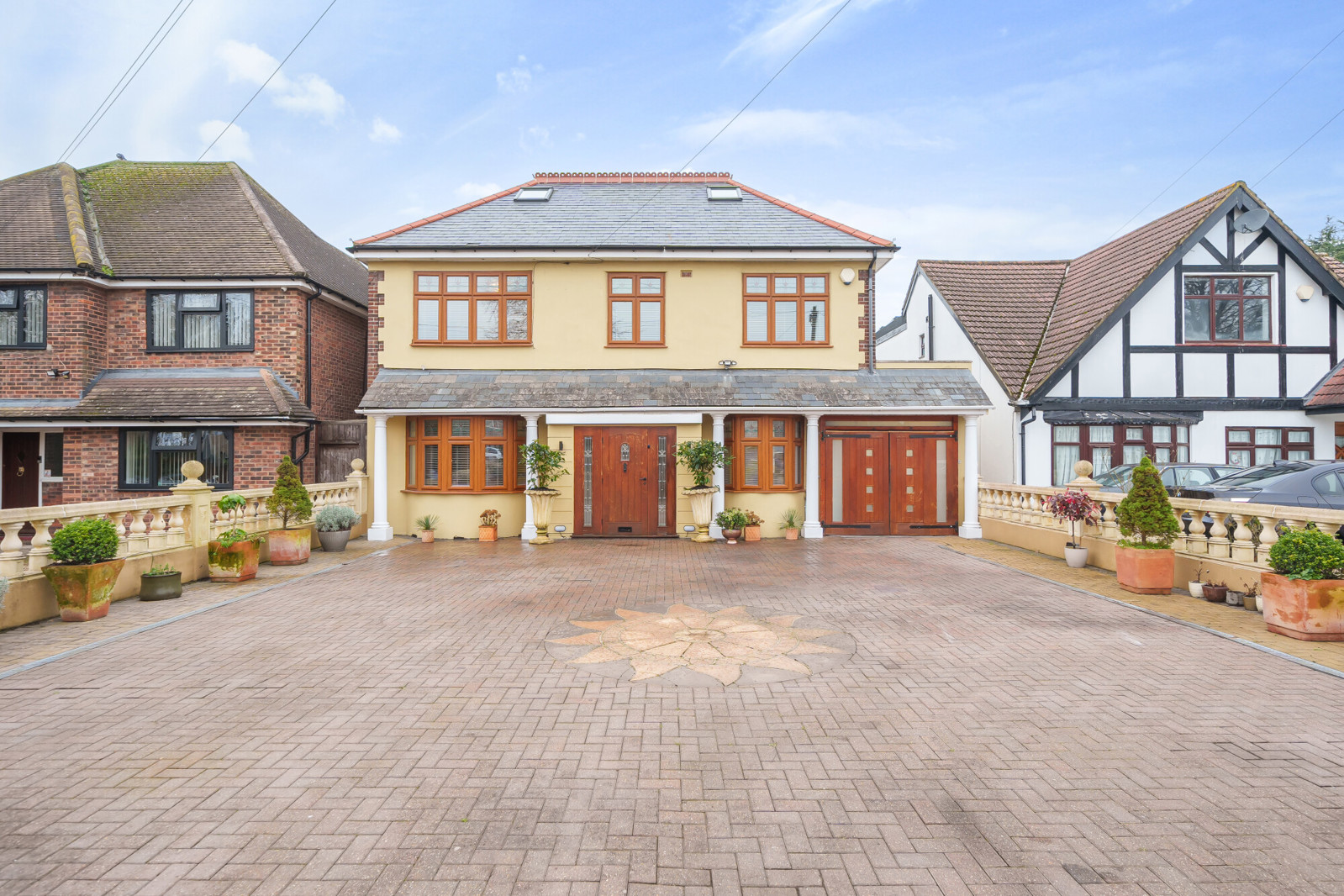 6 bedroom detached house for sale 0