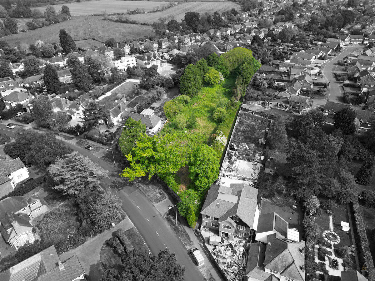 4 bedroom semi-detached house for sale in Weybridge