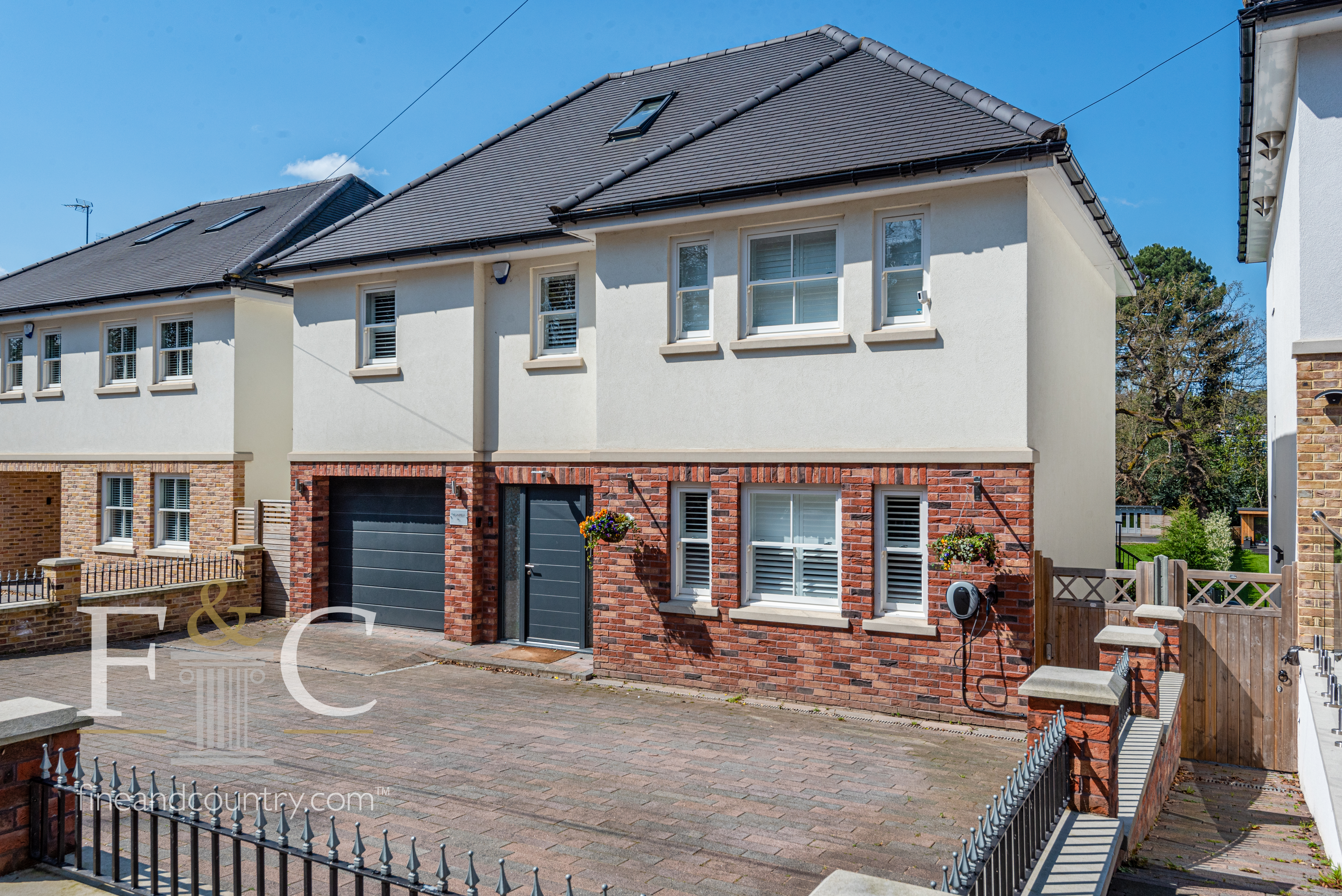 6 bedroom detached house for sale
