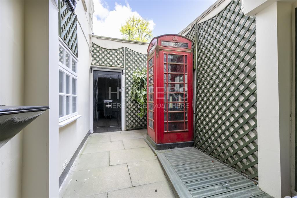 4 bedroom maisonette for sale 0