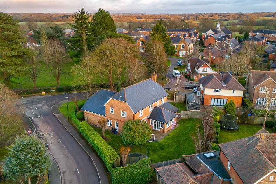 5 bedroom detached house for sale 0