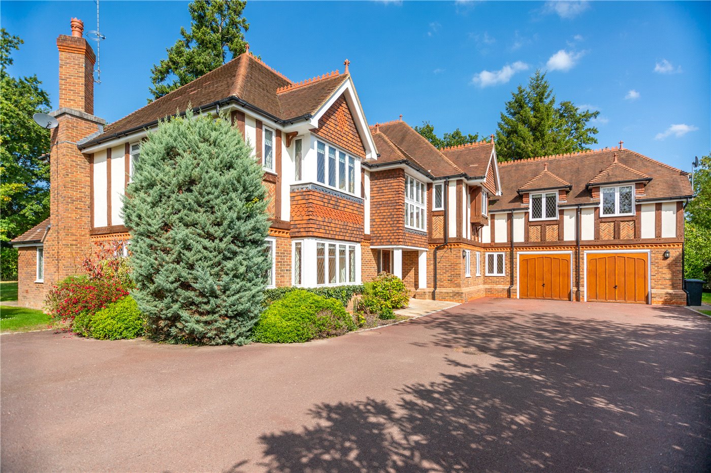 5 bedroom detached house for sale 0