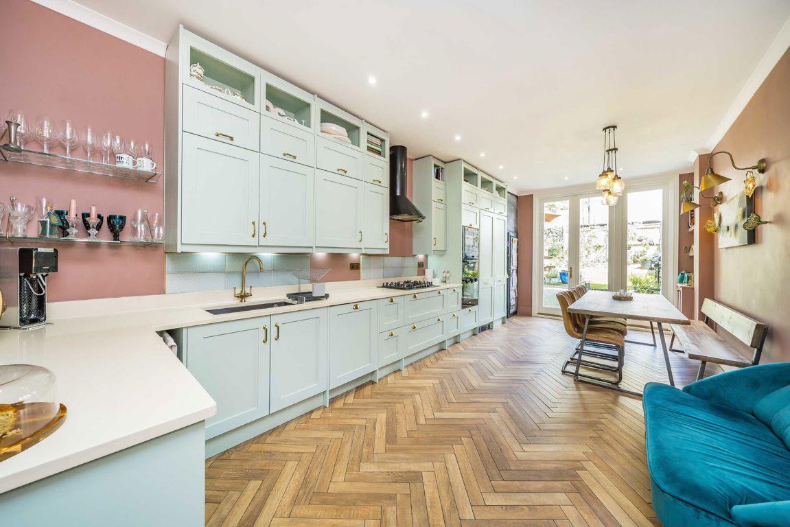 5 bedroom property for sale 0