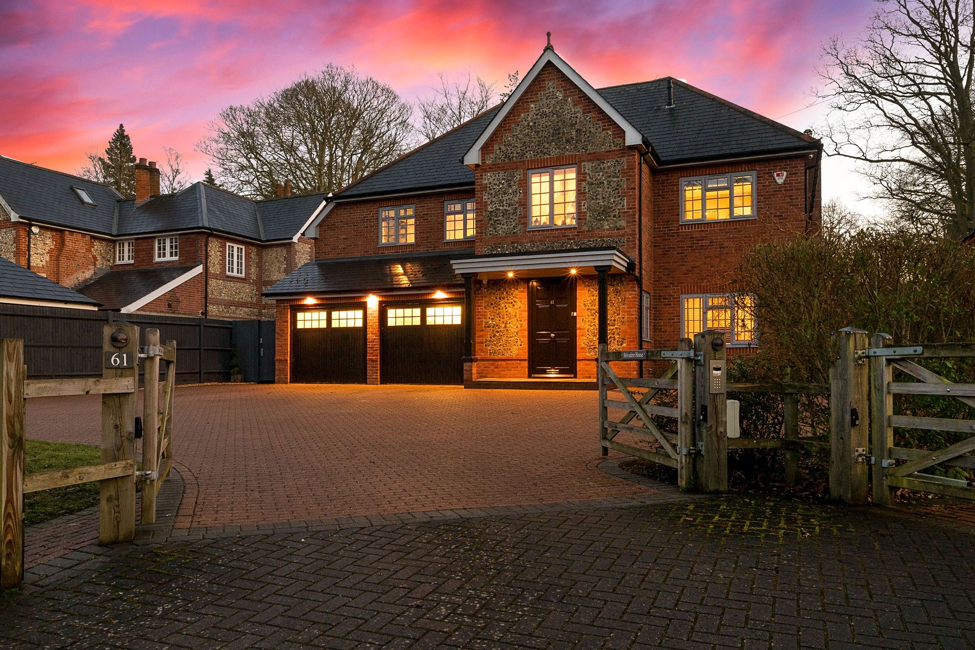 6 bedroom detached house for sale 0