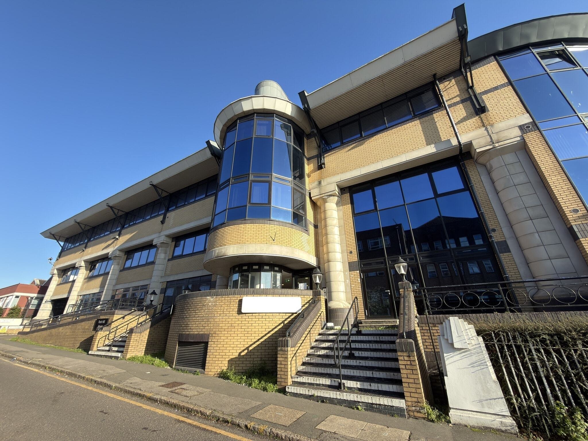 140, Harlequin Avenue, Brentford photo 2