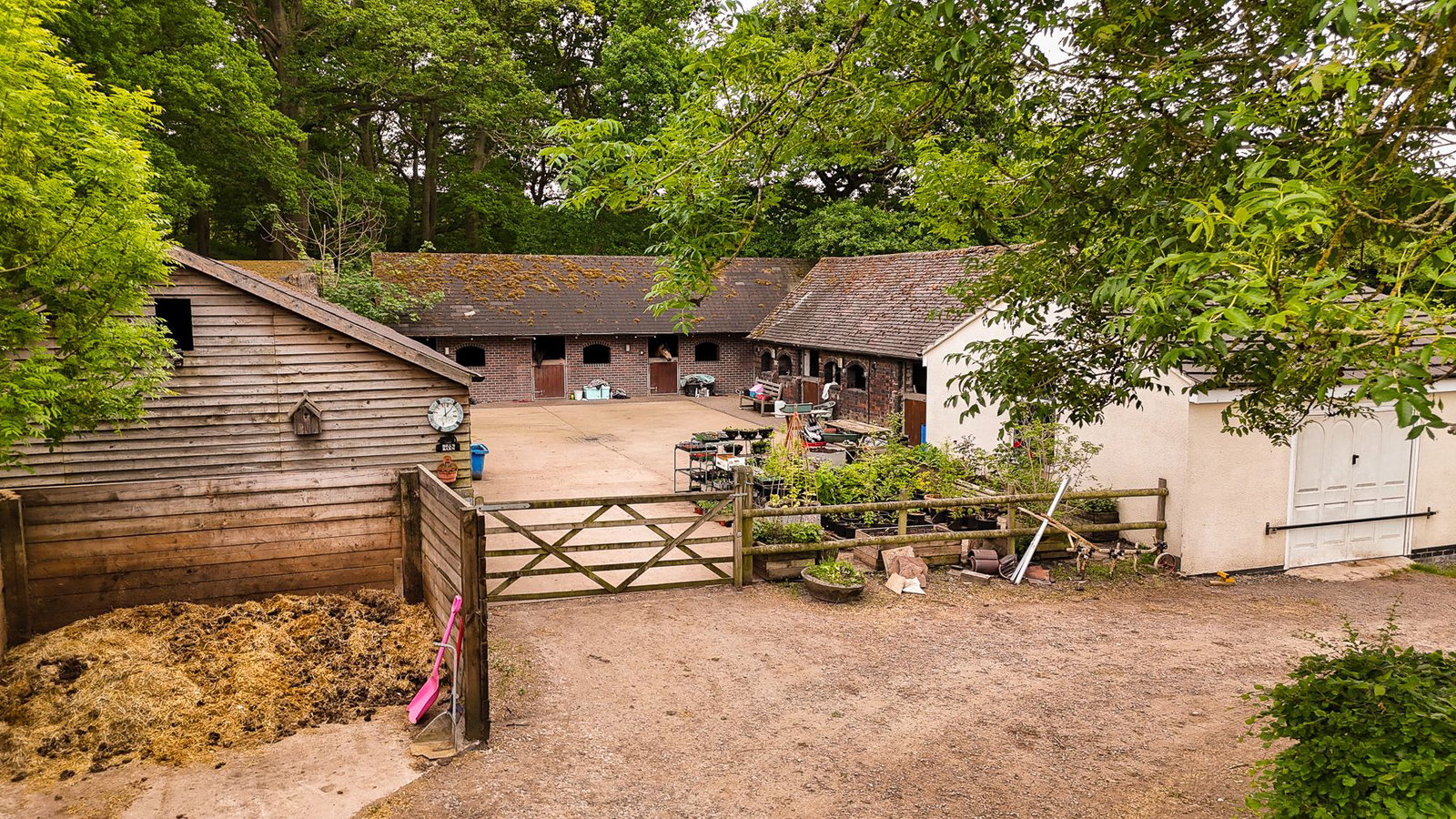 5 bedroom equestrian property for sale 0