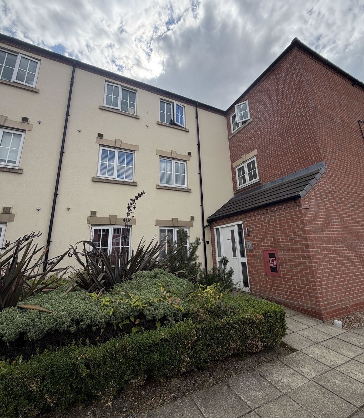 2 bed flat for sale