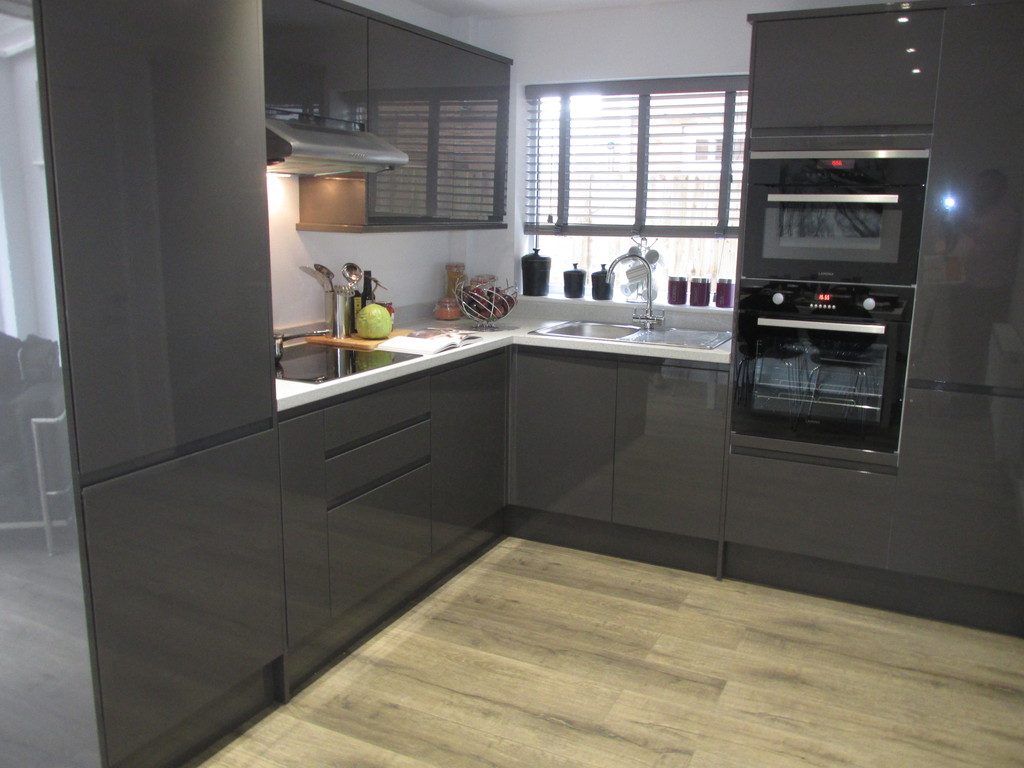 Free property report 8 Saxon Walk, Chandler's Ford, SO53 2HZ Chimnie