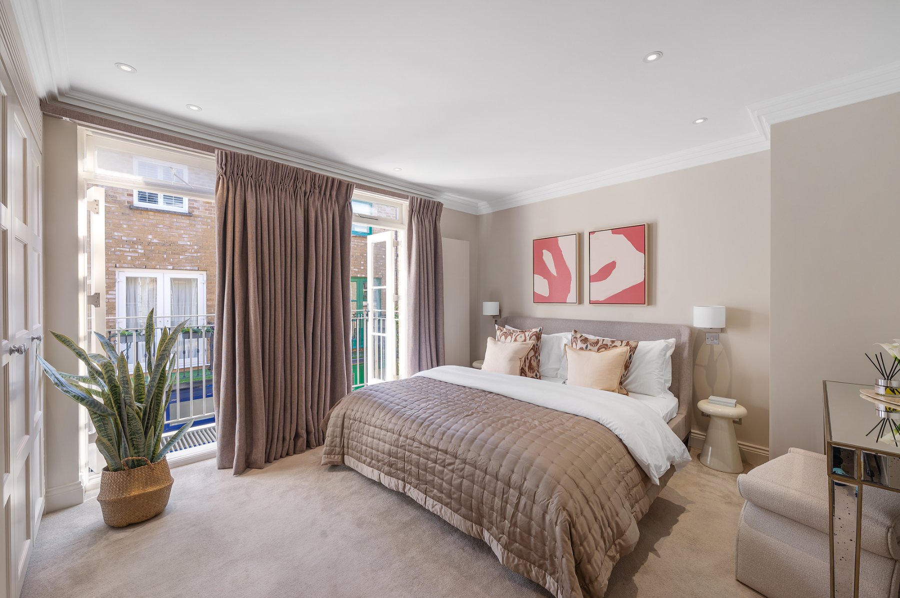 4 bedroom mews house for sale 0