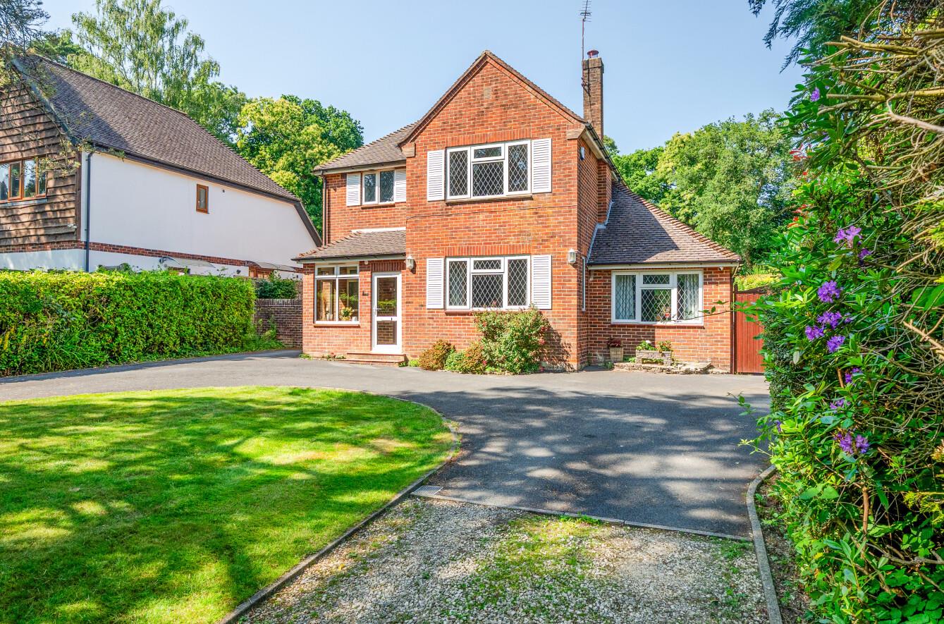 4 bedroom detached house for sale 0