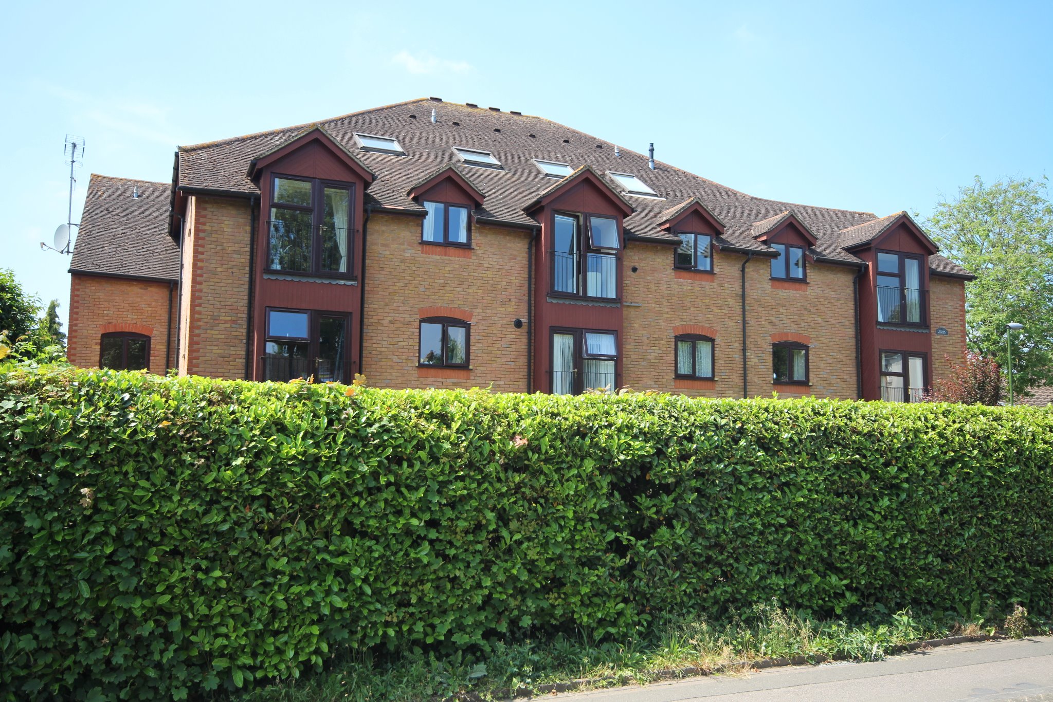 Free property report 15, Tulip Court, North Parade, Horsham, RH12 2RL